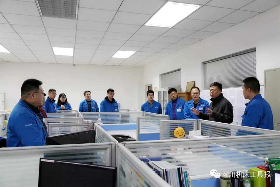 �ϼ������³��ֳ��칫����Ա�����¸� ������ �ɳ���