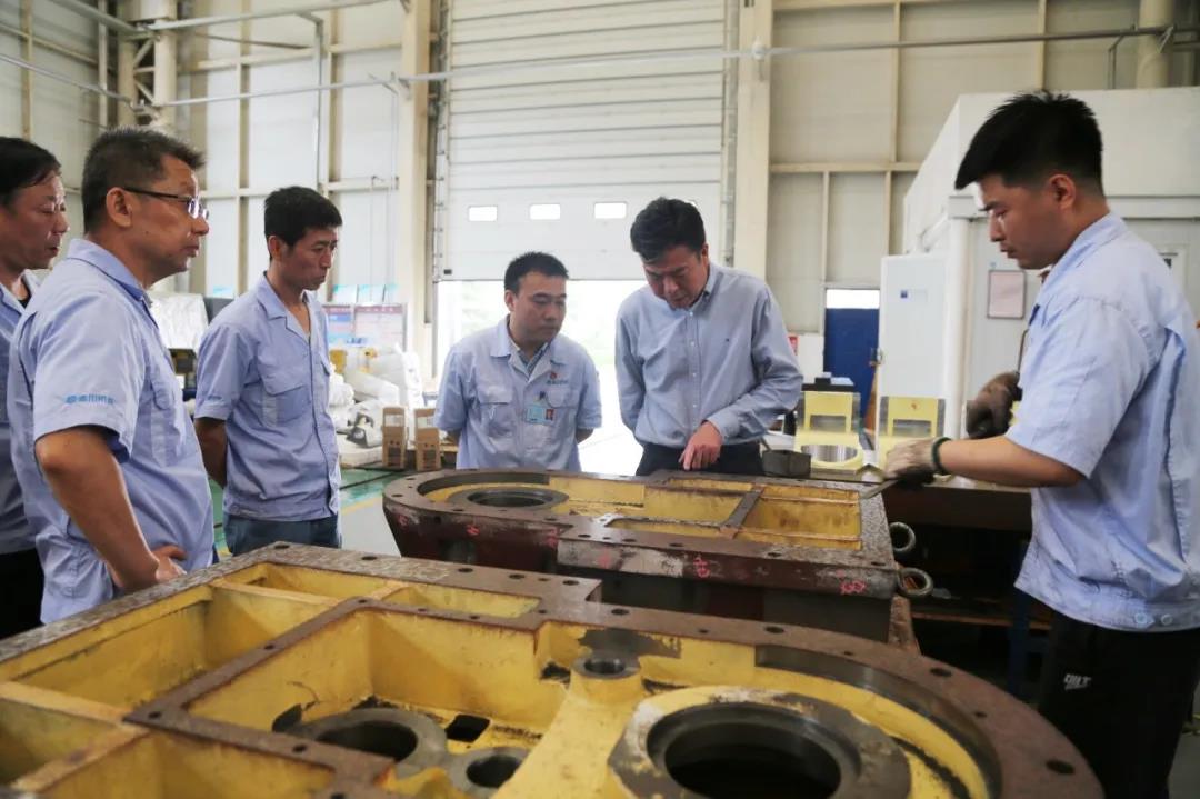 �ϼ������³����뱾������һ�ߵ���ָ������