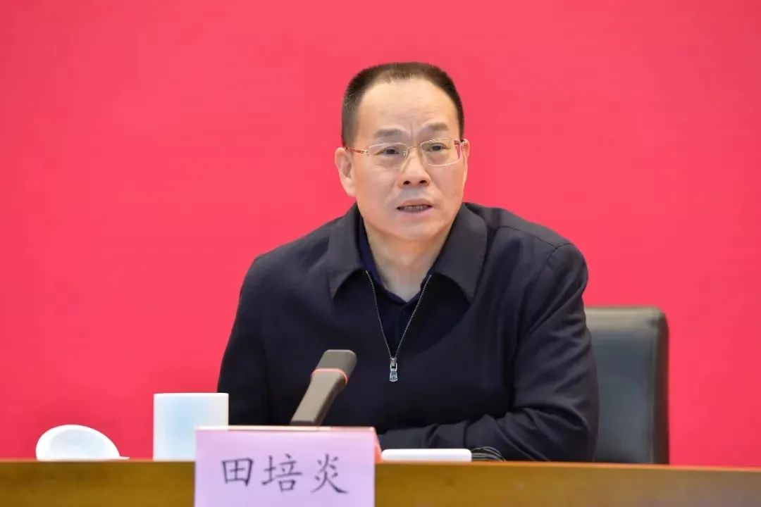 �ش����ŵ�ί��֯����ѧϰ�᳹���Ķ�ʮ�������������Ź��ʹ���ϵͳ�����