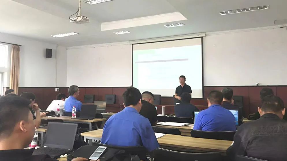 ���������ߡ���չ��ѧ������ ����ǿ�ܡ����ر��ר����ѵ