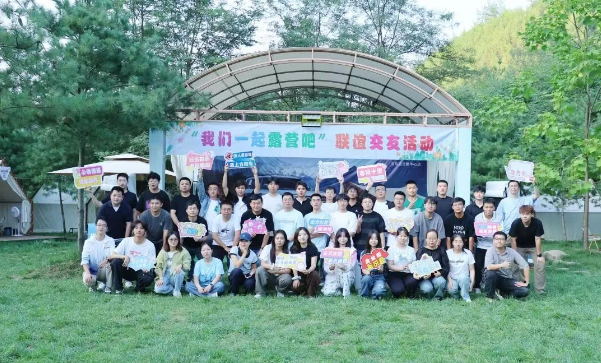 ��Ⱥ�����顿���ǿ�ΪĻ������������ƺΪϯ�������������ش�����һ��¶Ӫ�ɣ�