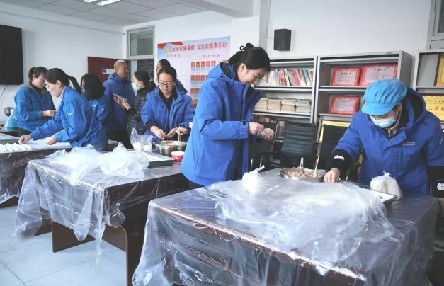 ��Ⱥ�����顿���Ź��ᡢ��ί�ŽῪչ����ְ���������˶�