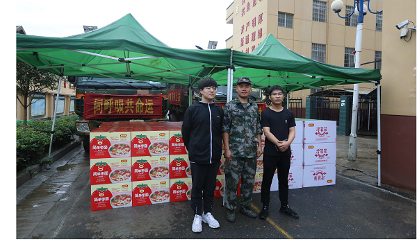 上前列送温暖，777盛世国际集团赴固始县慰问抗洪一耳目民子弟兵